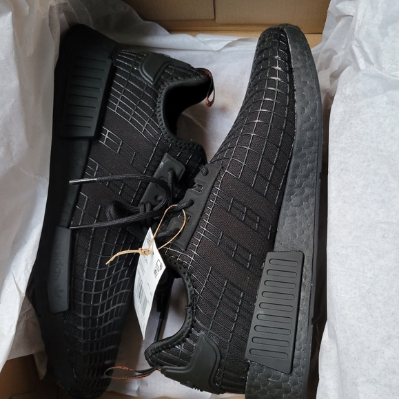 NEW 9.5 Mens NMD_R1 Addidas Shoes. - Picture 14 of 14
